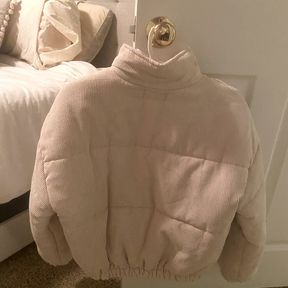 Corduroy Puffer Jacket size medium, never worn, perfect condition - Picture 4 of 4